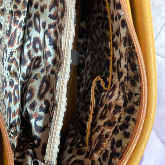 CarloG Bright & Cheerful vegan leather handbags Choice of Lemon or Tangerine - Picture 4 of 7